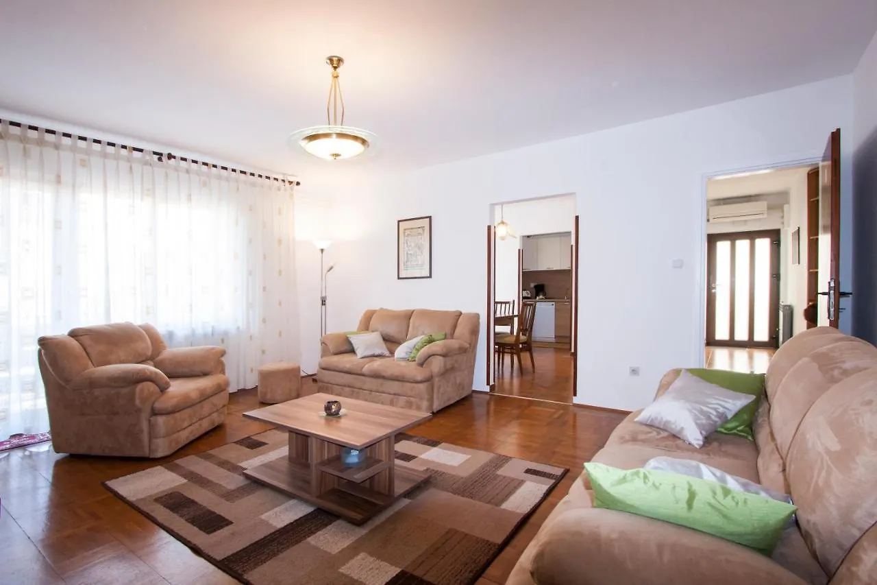 Apartment Nola By Rent Istria Poreč